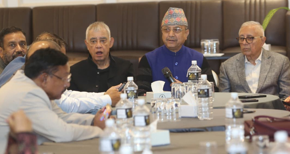 कांग्रेस नेता पूर्णबहादुर समूहको बैठक बस्दै