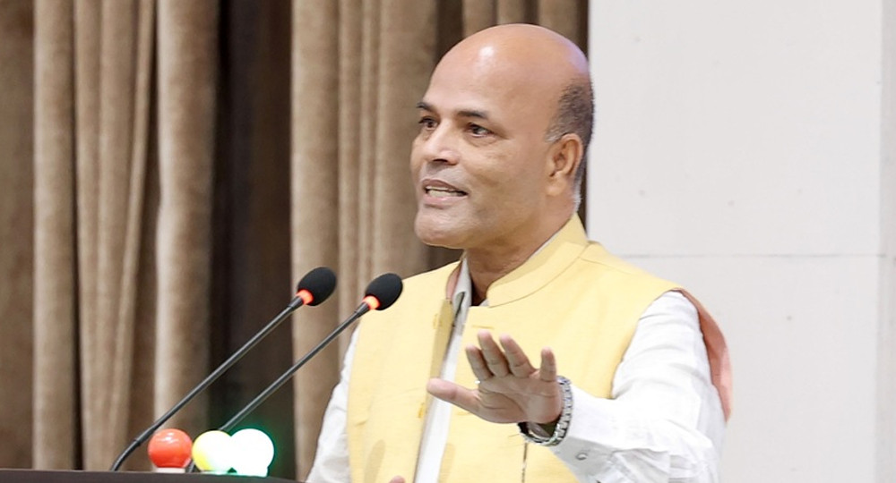 अर्थमन्त्रीलाई सांसद सिंहको प्रश्न- सरकारी कर्मचारीले त २१ प्रतिशत पाए, गरिबले के पाए ?